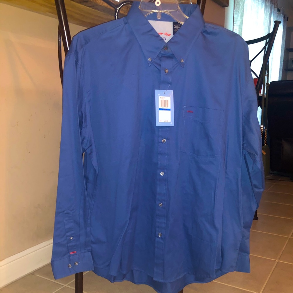 Men’s IZOD long sleeve shirt.  Button collar.